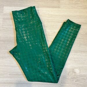 Offline by Aerie Women’s Green Festive Shimmer The Hugger High Rise Legging - M